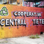 Artista: Brain. Descrição: Muro externo da Cooperativa Central Tietê apresenta mural artístico com o nome da cooperativa em letras coloridas.